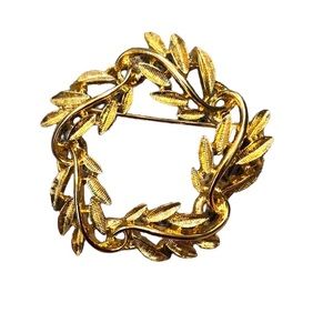 Napier Vintage Gold Tone Leaf Wreath Brooch
